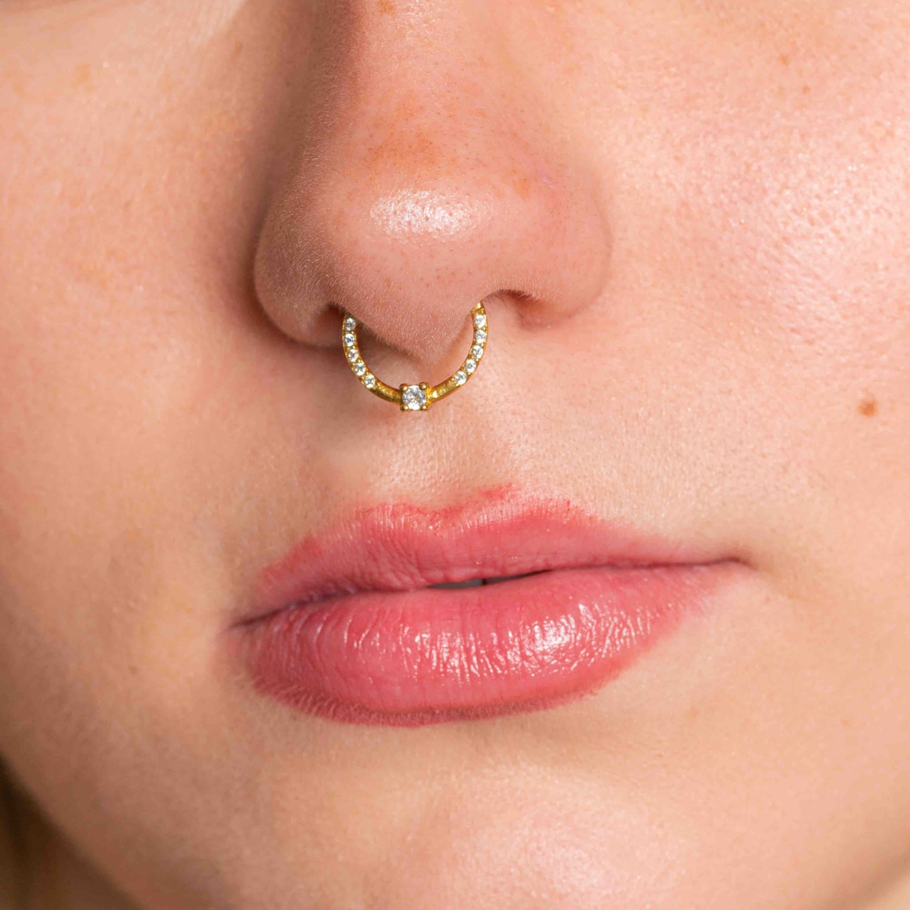 Ellie septum piercing