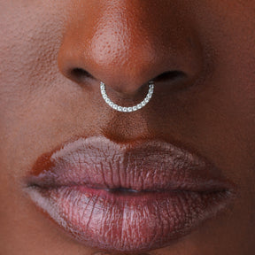 Ellie septum piercing