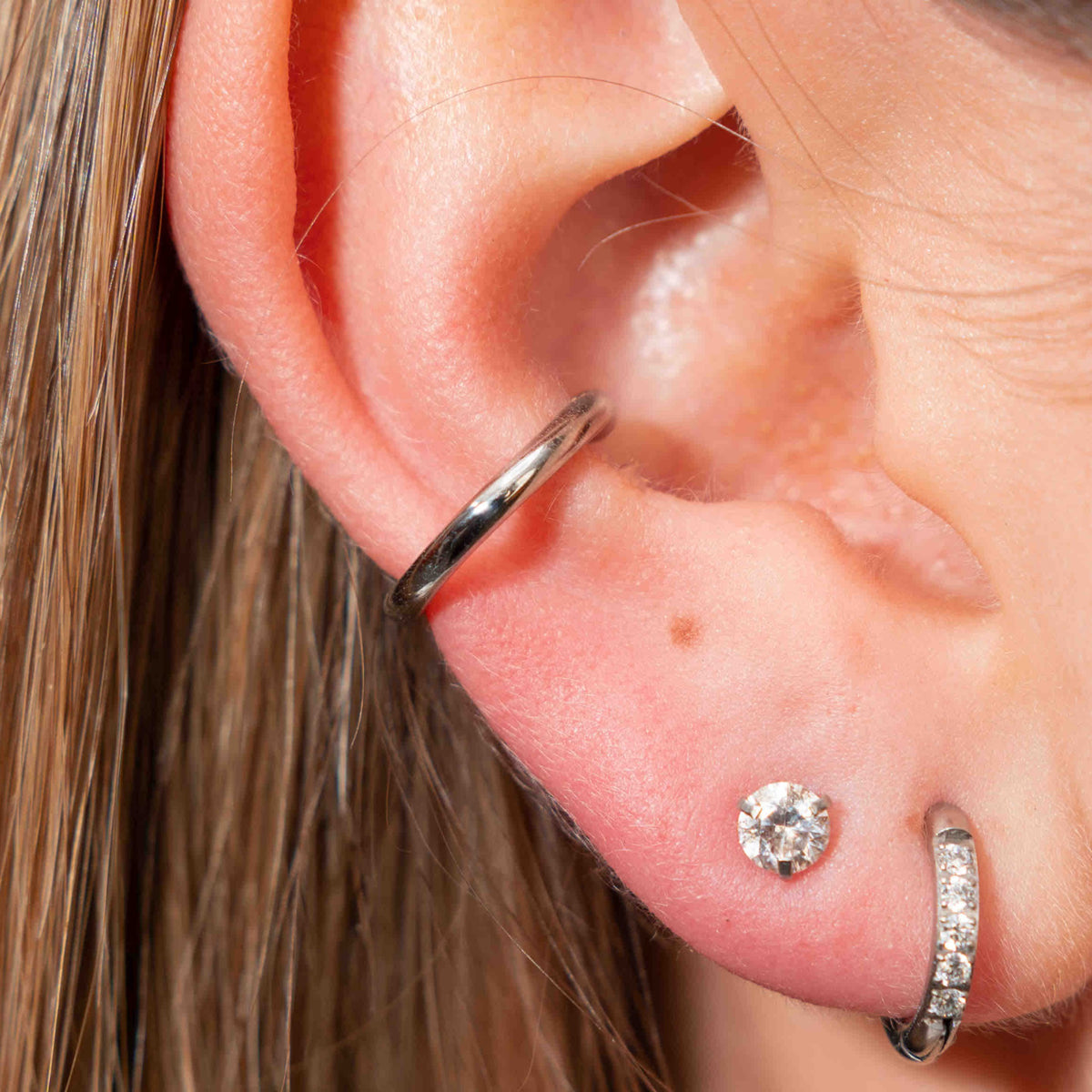 Fake conch piercing: Charlotte