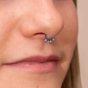 Fake septum piercing: Laura 