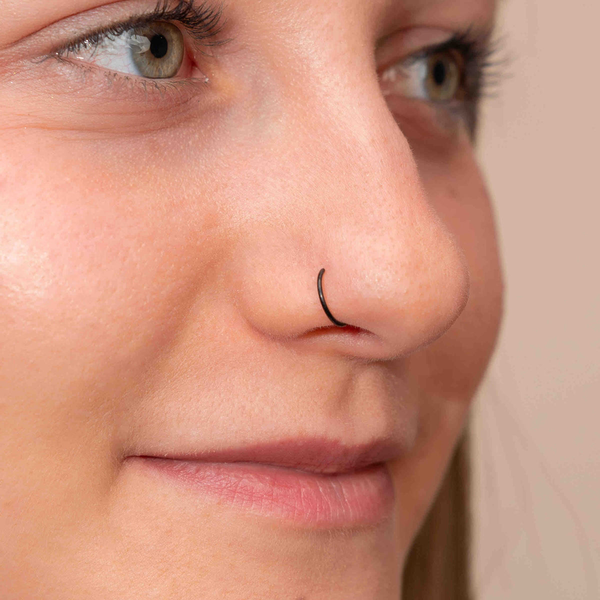 Fake Lea nose piercing (black and rose gold)