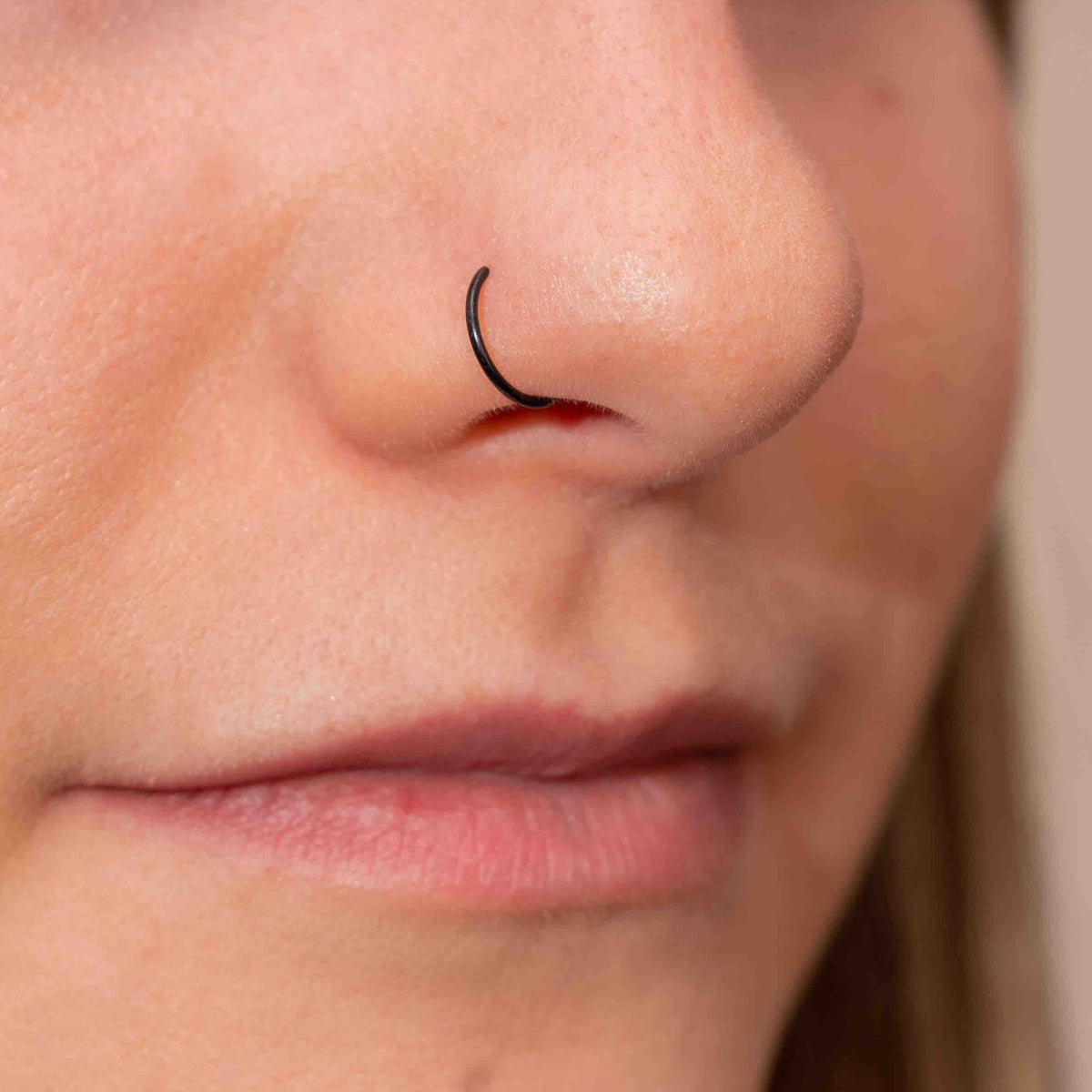 Fake Lea nose piercing (black and rose gold)