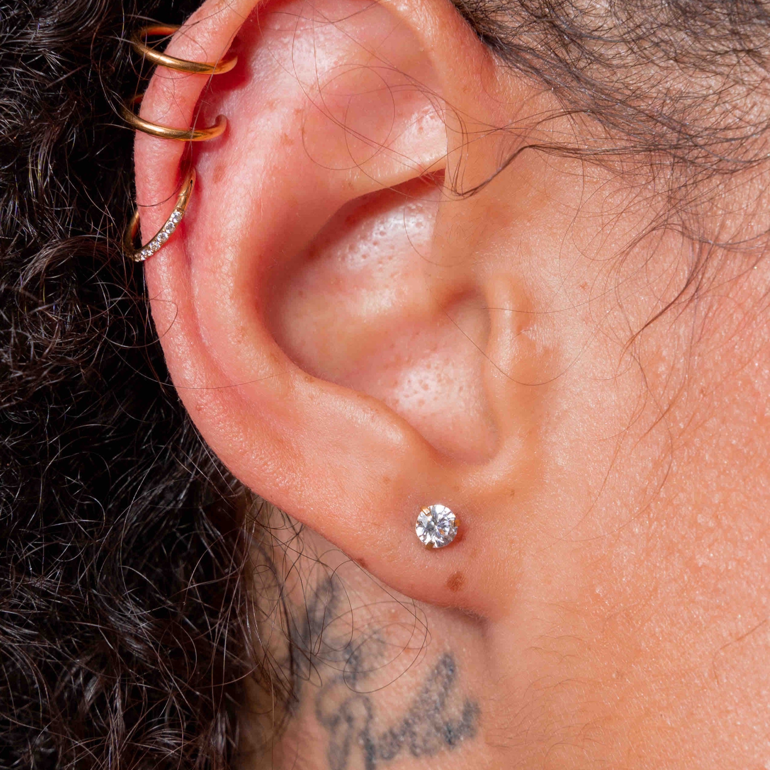 piercing oreille diamant